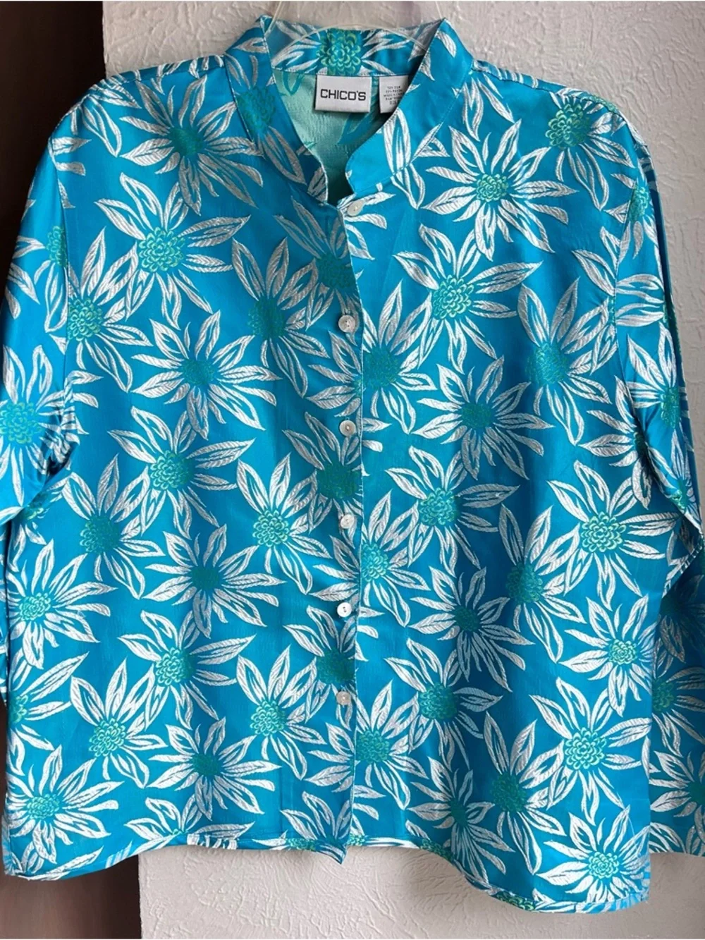 CHICOS Womens Size 2 Button Blouse Rayon Silk Embroidered Flowers - Picture 2 of 9